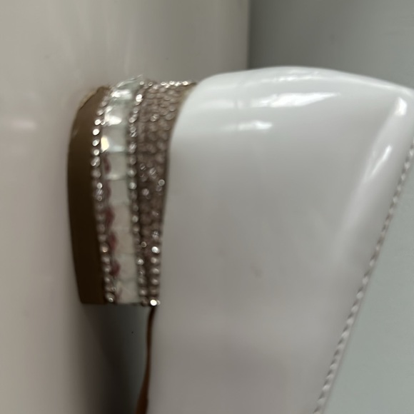 Little Girls White Patent Leather Shoe - Picture 4 of 4